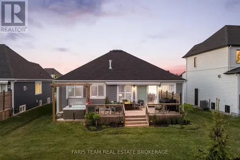 107 Stillwater Crescent Blue Mountains ON L9Y 4P5