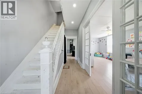 816 Colborne Street East Brantford ON N3S 3S4