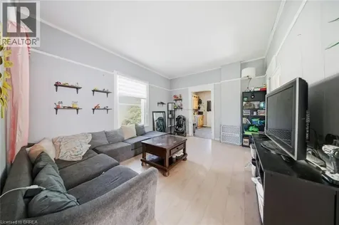 816 Colborne Street East Brantford ON N3S 3S4
