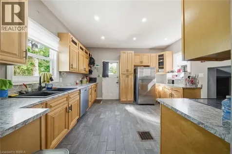 816 Colborne Street East Brantford ON N3S 3S4
