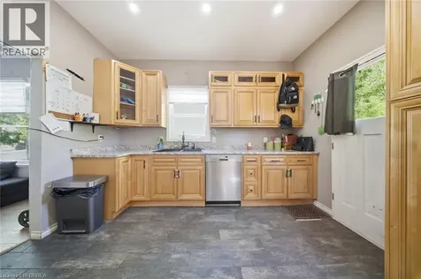 816 Colborne Street East Brantford ON N3S 3S4