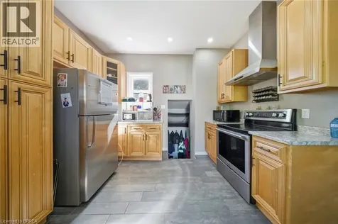 816 Colborne Street East Brantford ON N3S 3S4