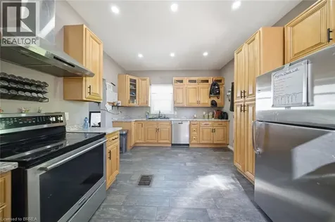 816 Colborne Street East Brantford ON N3S 3S4