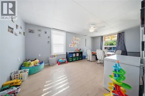 816 Colborne Street East Brantford ON N3S 3S4