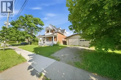 816 Colborne Street East Brantford ON N3S 3S4