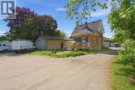 816 Colborne Street East Brantford ON N3S 3S4