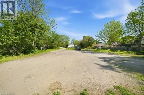 816 Colborne Street East Brantford ON N3S 3S4