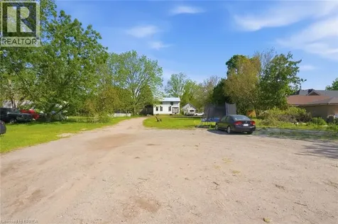 816 Colborne Street East Brantford ON N3S 3S4
