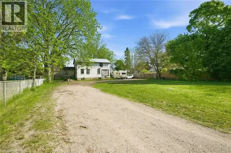 816 Colborne Street East Brantford ON N3S 3S4