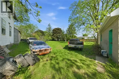 816 Colborne Street East Brantford ON N3S 3S4