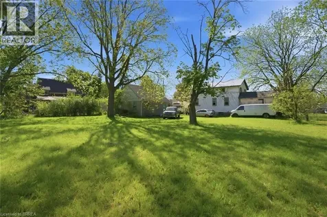 816 Colborne Street East Brantford ON N3S 3S4