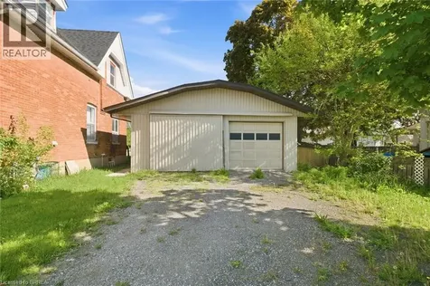 816 Colborne Street East Brantford ON N3S 3S4