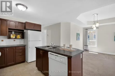 176 Paseo Private Ottawa ON K2G 4N7