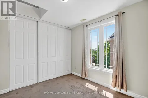 176 Paseo Private Ottawa ON K2G 4N7