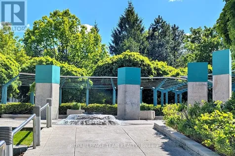176 Paseo Private Ottawa ON K2G 4N7