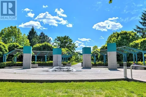 176 Paseo Private Ottawa ON K2G 4N7