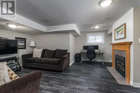 266 Horseshoe Crescent Ottawa ON K2S 0B7