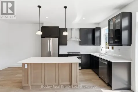 165 Sugar Maple Street Blue Mountains ON L9Y 5T5