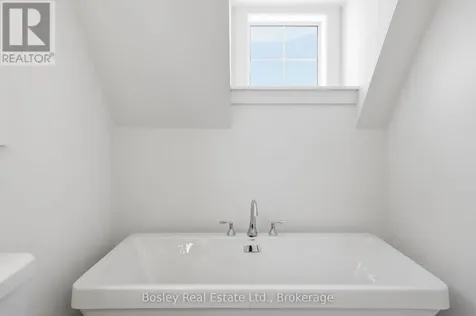 165 Sugar Maple Street Blue Mountains ON L9Y 5T5