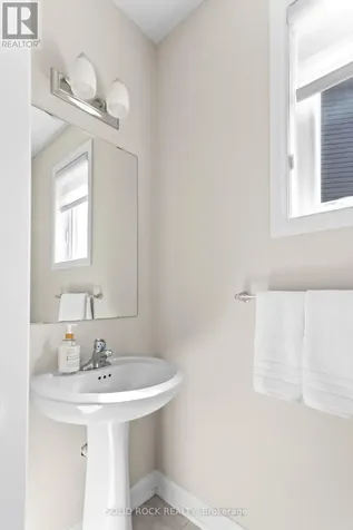 335 Grackle Street Ottawa ON K1X 0G6