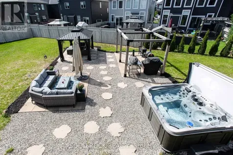 335 Grackle Street Ottawa ON K1X 0G6