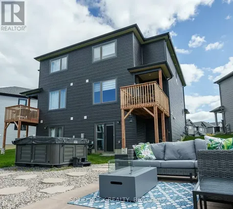 335 Grackle Street Ottawa ON K1X 0G6
