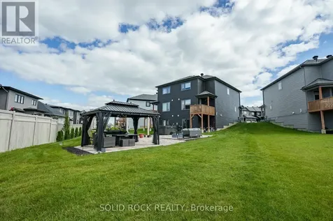 335 Grackle Street Ottawa ON K1X 0G6