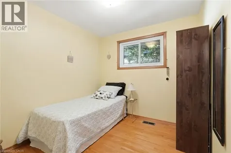 1347 Fisher Avenue Burlington ON L7P 2L7