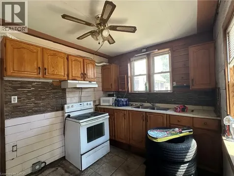 536 Queensdale Avenue East Hamilton ON L8V 1L2