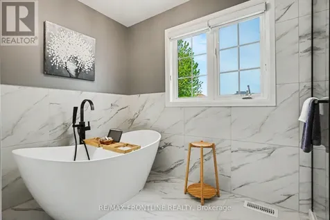 37 Calderwood Way Ottawa ON K2J 5L9