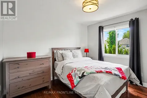 37 Calderwood Way Ottawa ON K2J 5L9