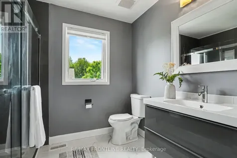 37 Calderwood Way Ottawa ON K2J 5L9