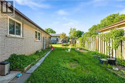 510 Edenbrook Place Waterloo ON N2L 4N5