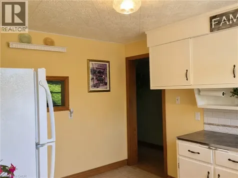 15 Barrett Avenue Cambridge ON N1R 3A1