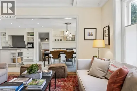 332 Palmer Avenue Oakville ON L6J 1T3