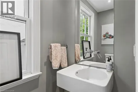 332 Palmer Avenue Oakville ON L6J 1T3