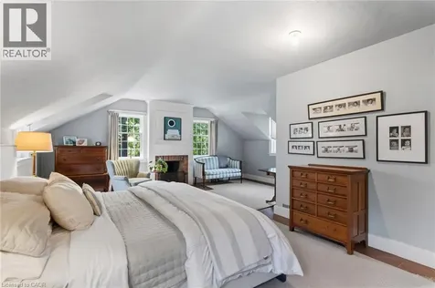 332 Palmer Avenue Oakville ON L6J 1T3