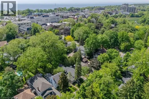 332 Palmer Avenue Oakville ON L6J 1T3