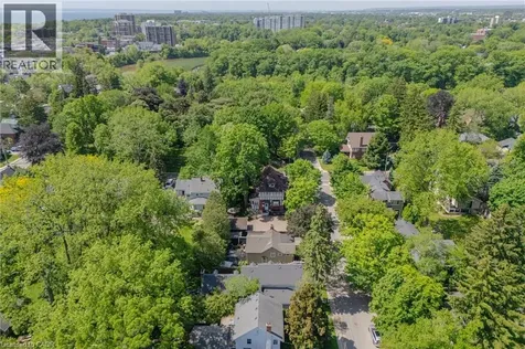 332 Palmer Avenue Oakville ON L6J 1T3