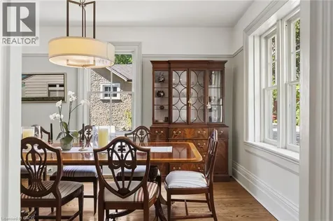 332 Palmer Avenue Oakville ON L6J 1T3