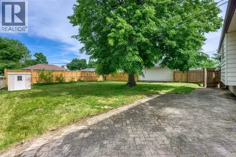 890 Hollands Avenue Sarnia ON N7S 3C1