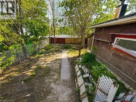 27 Oak Street Kitchener ON N2G 1L4
