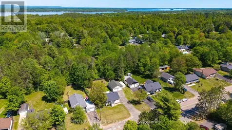 64 Laurentian Drive Petawawa ON K8H 2M3