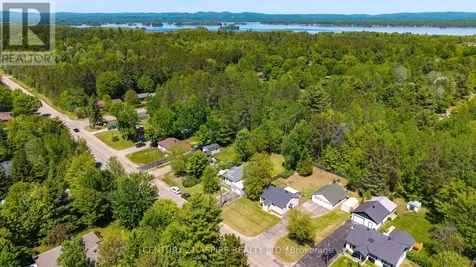 64 Laurentian Drive Petawawa ON K8H 2M3