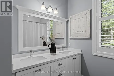 49 Sydenham Trail West Clearview ON L0M 1H0