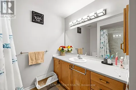 5953 Pineglade Crescent Ottawa ON K1W 1G9
