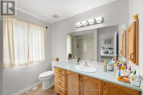 5953 Pineglade Crescent Ottawa ON K1W 1G9