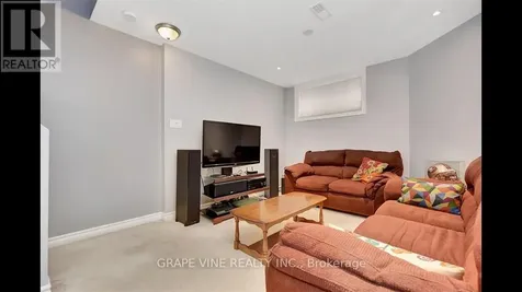 137 Marrissa Avenue Ottawa ON K1J 0A4