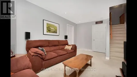 137 Marrissa Avenue Ottawa ON K1J 0A4