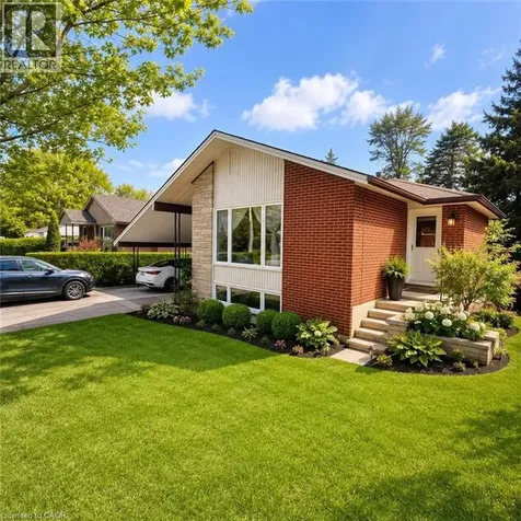 82 Blackwood Crescent Hamilton ON L8S 3H5